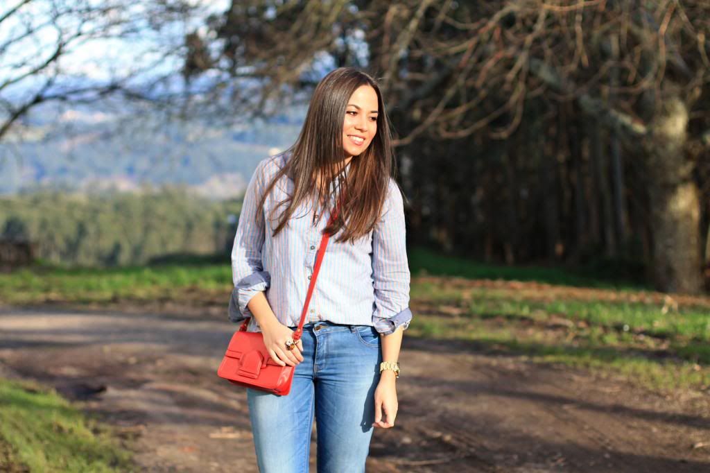 photo jeanscamisazapatosrojosredheelsmondaytofridaymodablog_zpsec99c6da.jpg