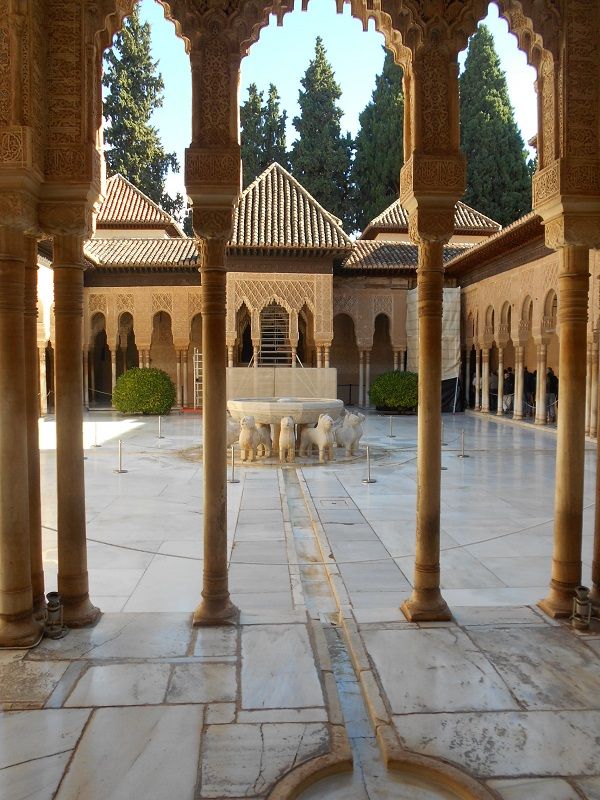 Alhambra%20courtyard%20with%20lion%20fountain_zpsqcgu9nwf.jpg