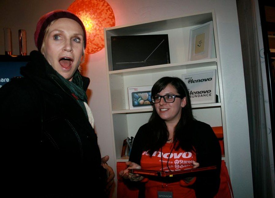 Jane Lynch is amazed at the flip factor of the Lenovo IdeaPad Yoga!