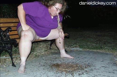  photo fat_girl_puking_zps61cadd6f.jpg