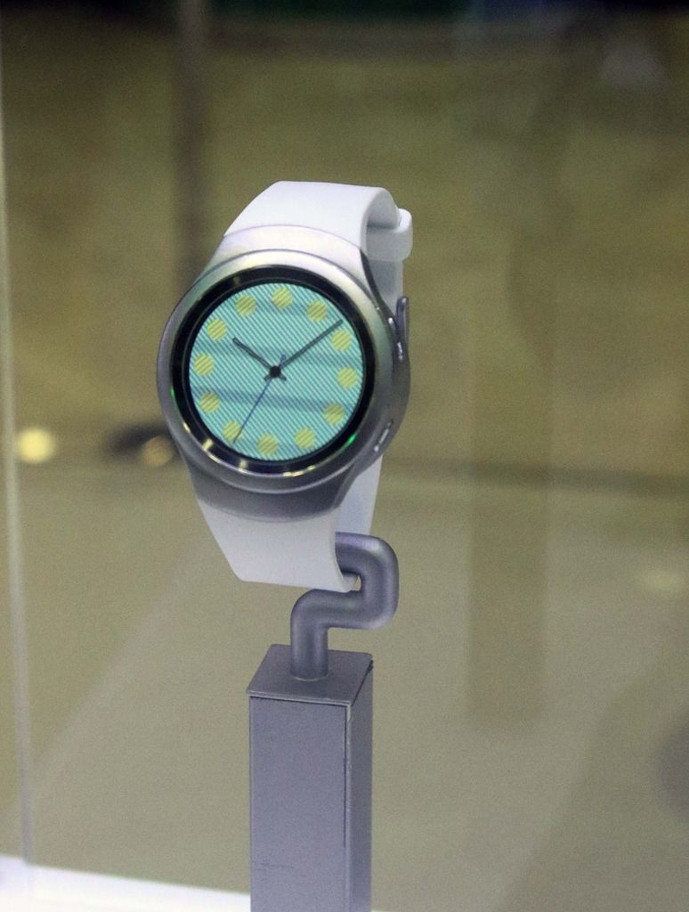  photo The Gear S2 with its rotating bezel control gets better with every turn--www.citylifemanila.asia X Arnold-S Photogs-007_zpsx6infztq.jpg