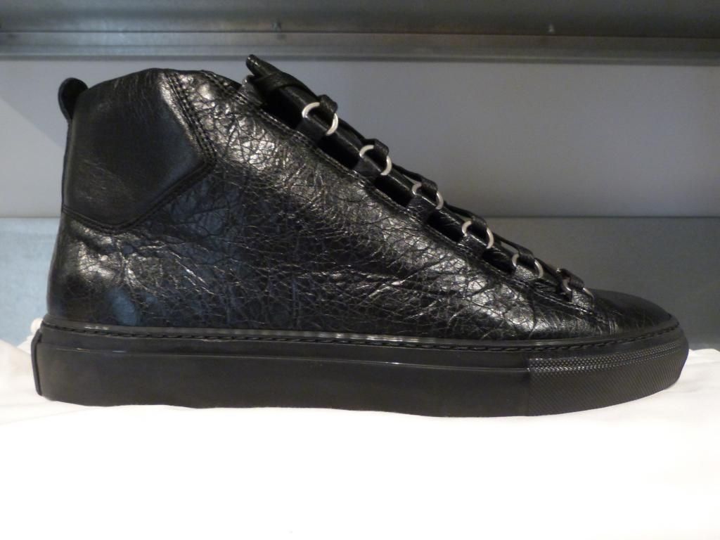 balenciaga camera bag black