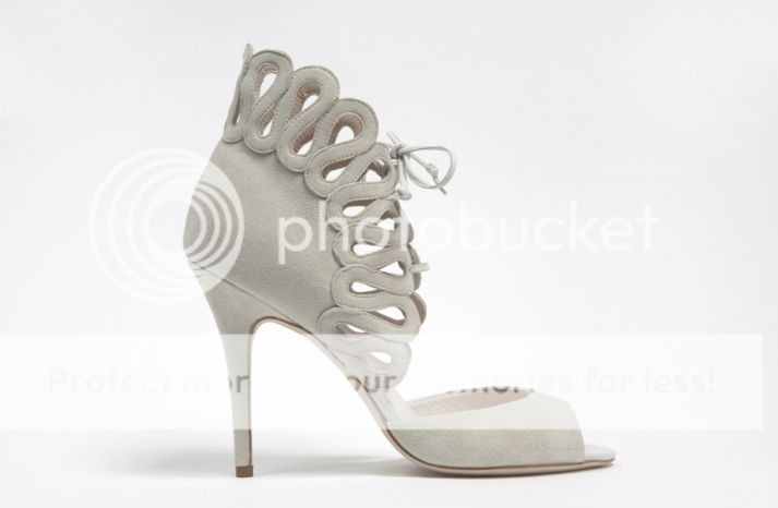 Stikle ili ravno? - Page 12 Wedding-shoes-by-monique-lhuillier-fall-2013-bridal-white-suede-peep-toes__full-carousel_zps74dab555