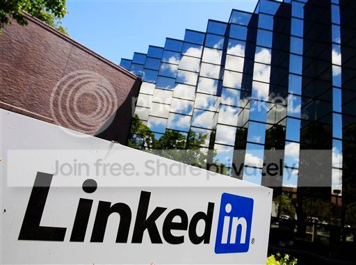 LinkedIn posts 1Q loss as execs focus on long term